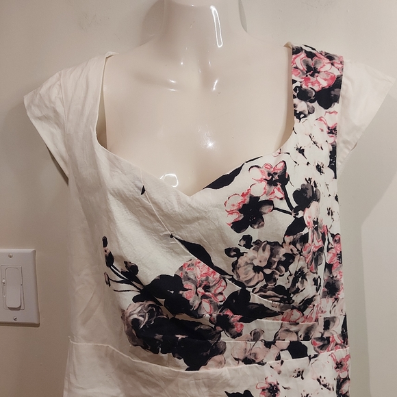 ❣️Ladies Le Chateau Ruched floral dress size XXL (#695) - Picture 7 of 14